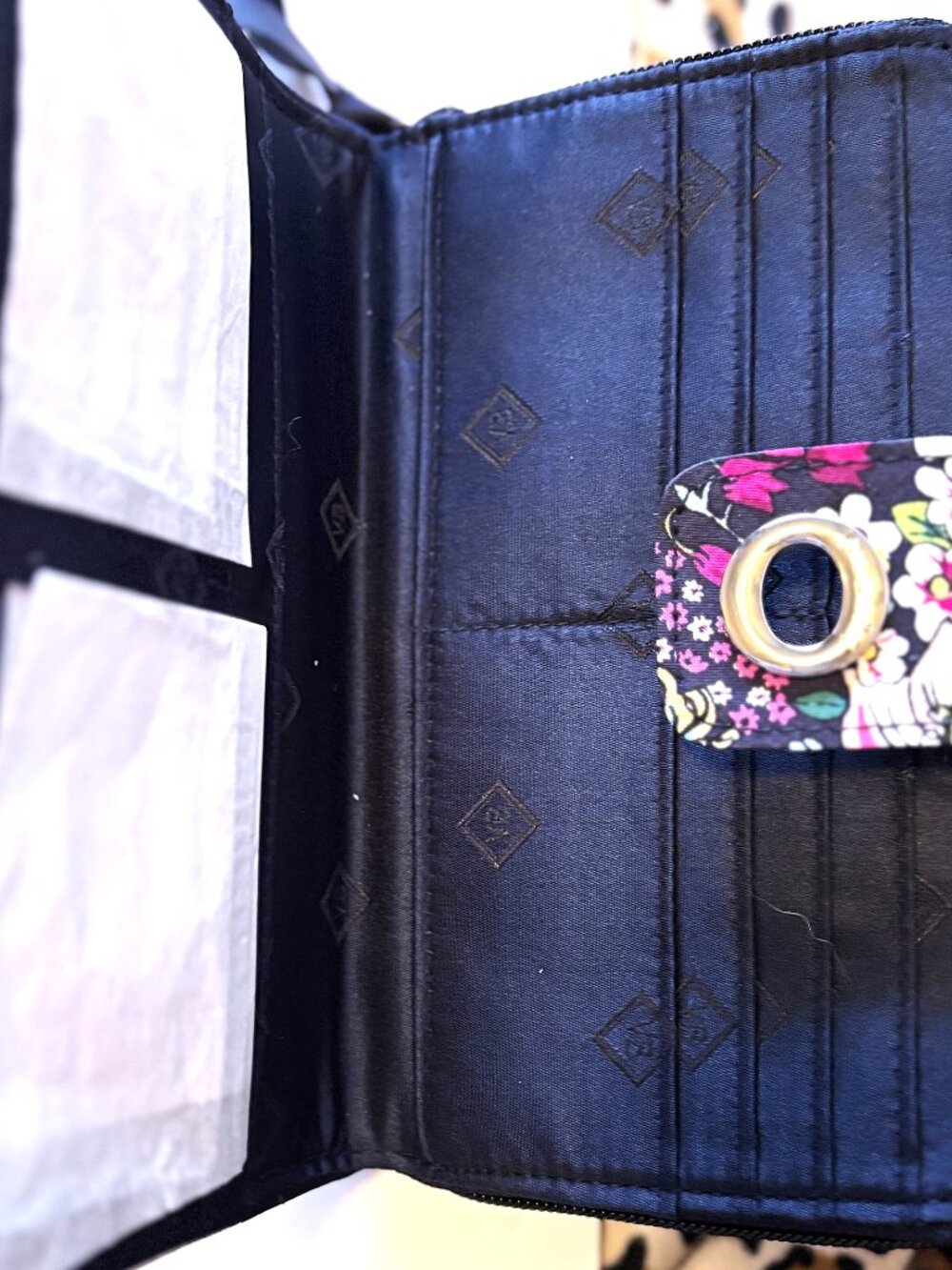 Vera Bradley RFID Turnlock Itsy Ditsy Wallet - Picture 4 of 4